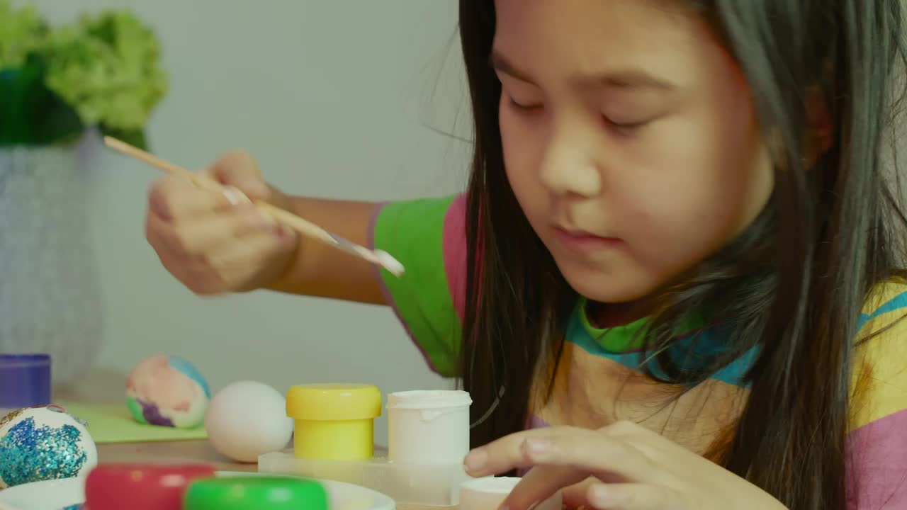 Stock Video Little Girl Painting Easter Eggs 4285 Animated Wallpaper - Free Download