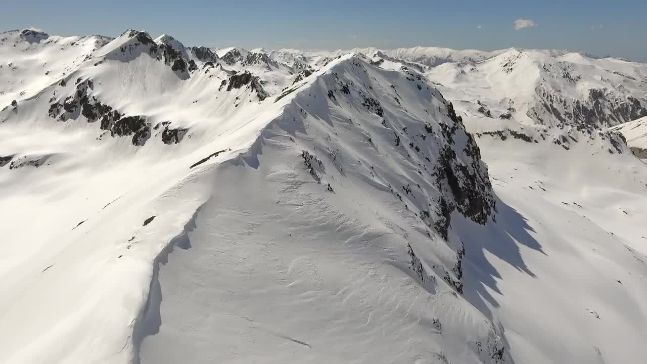 mountain peaks covered in snow 10121 - Free Download