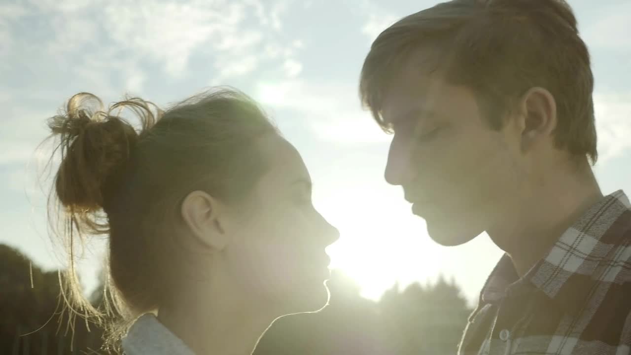 Stock Video Couple Kissing In The Sunlight Live Wallpaper For PC - Free Download