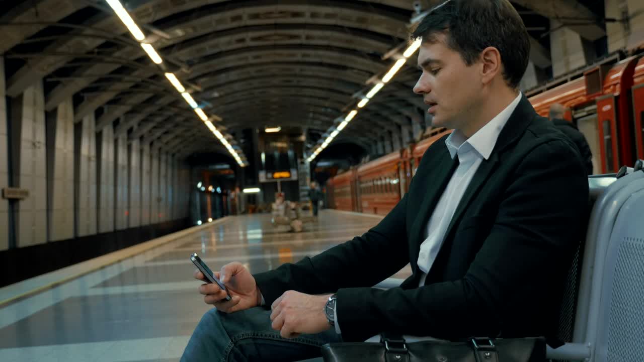 Stock Video Man On His Phone Waiting For A Trai Animated Wallpaper - Free Download