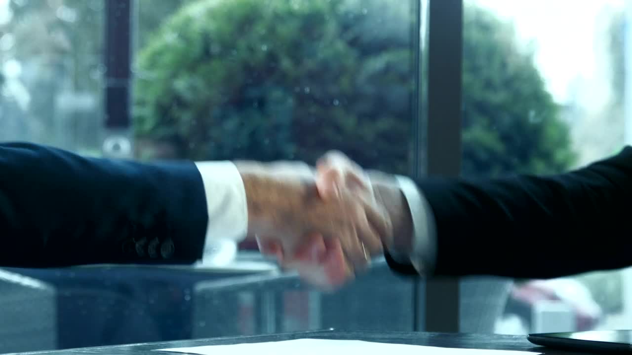 Free Stock Video Shaking Hands And Signing Contract Live Wallpaper - Free Download
