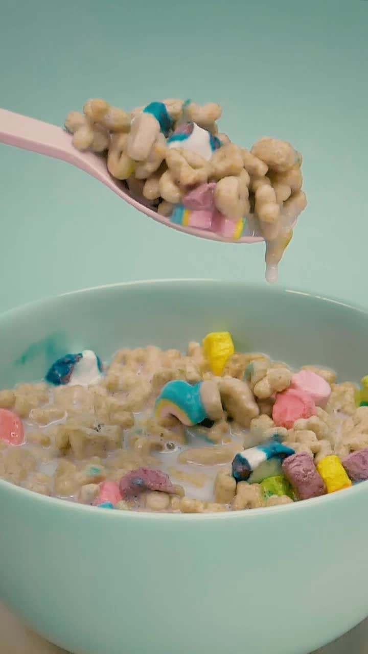 Free Video Stock Spoonful Of Cereal With Marshmallows And Milk Live Wallpaper - Free Download
