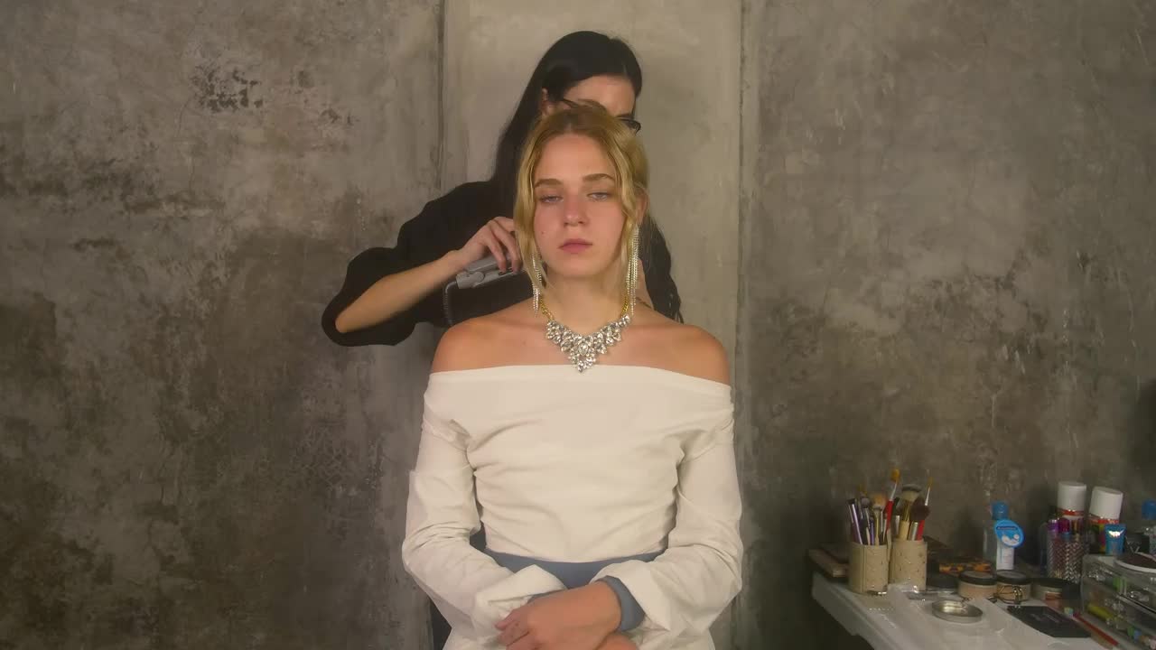 Stock Video Combing A Female Fashion Model Live Wallpaper For PC - Free Download