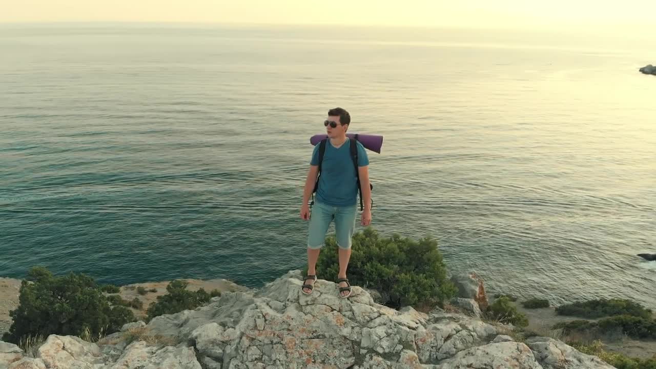 Stock Video Man Standing On A Cliff Facing The Se Animated Wallpaper - Free Download