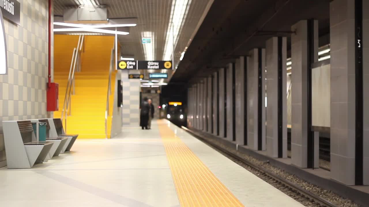 Free Video Stock Subway Train Arriving At An Underground Station Live Wallpaper - Free Download