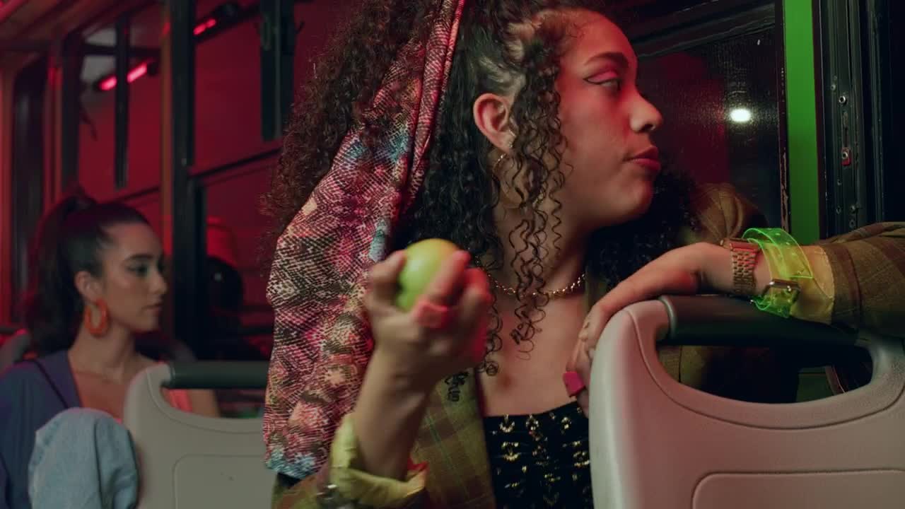 Free Stock Video Urban Model Eating An Apple Live Wallpaper - Free Download