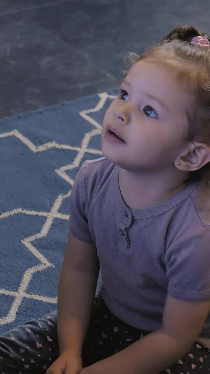 Stock Video Little Kid Watching Tv Animated Wallpaper - Free Download