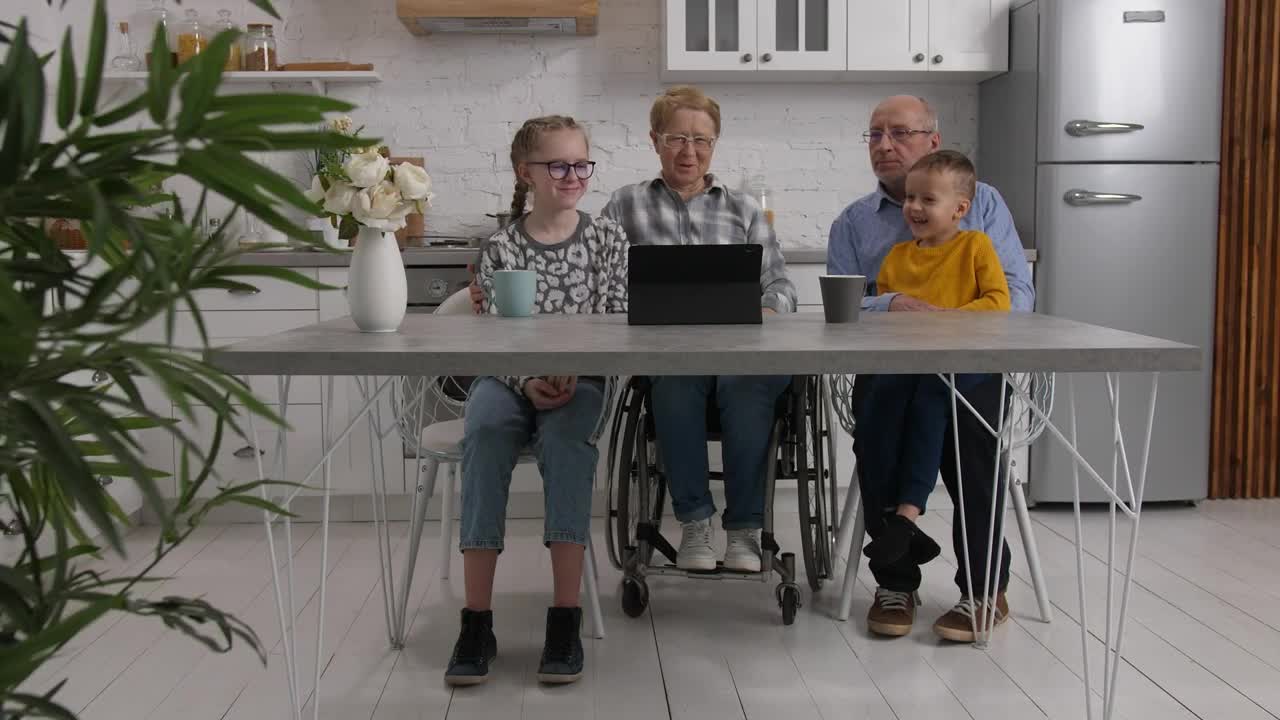 Stock Video Grandparents Sharing A Movie Live Wallpaper For PC - Free Download