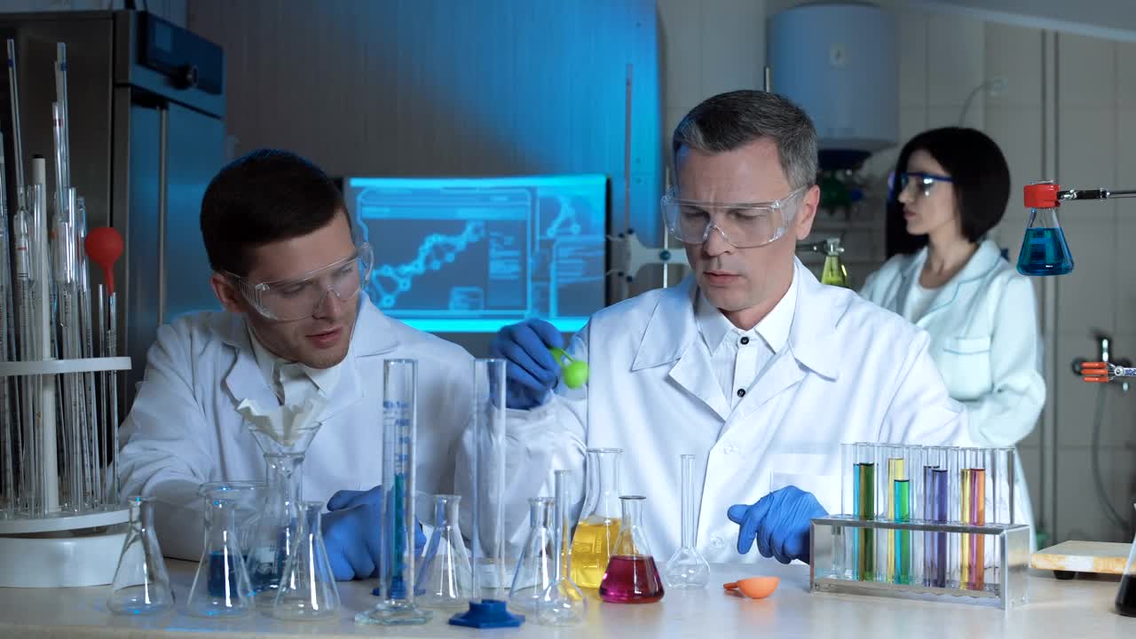 Free Stock Video Scientist Working With Flasks In The Lab Live Wallpaper - Free Download