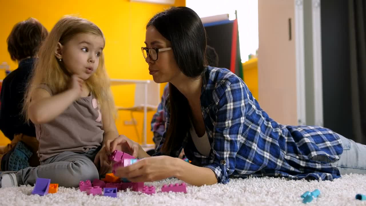 Free Stock Video Young Teacher Playing With Legos With Her Students Live Wallpaper - Free Download