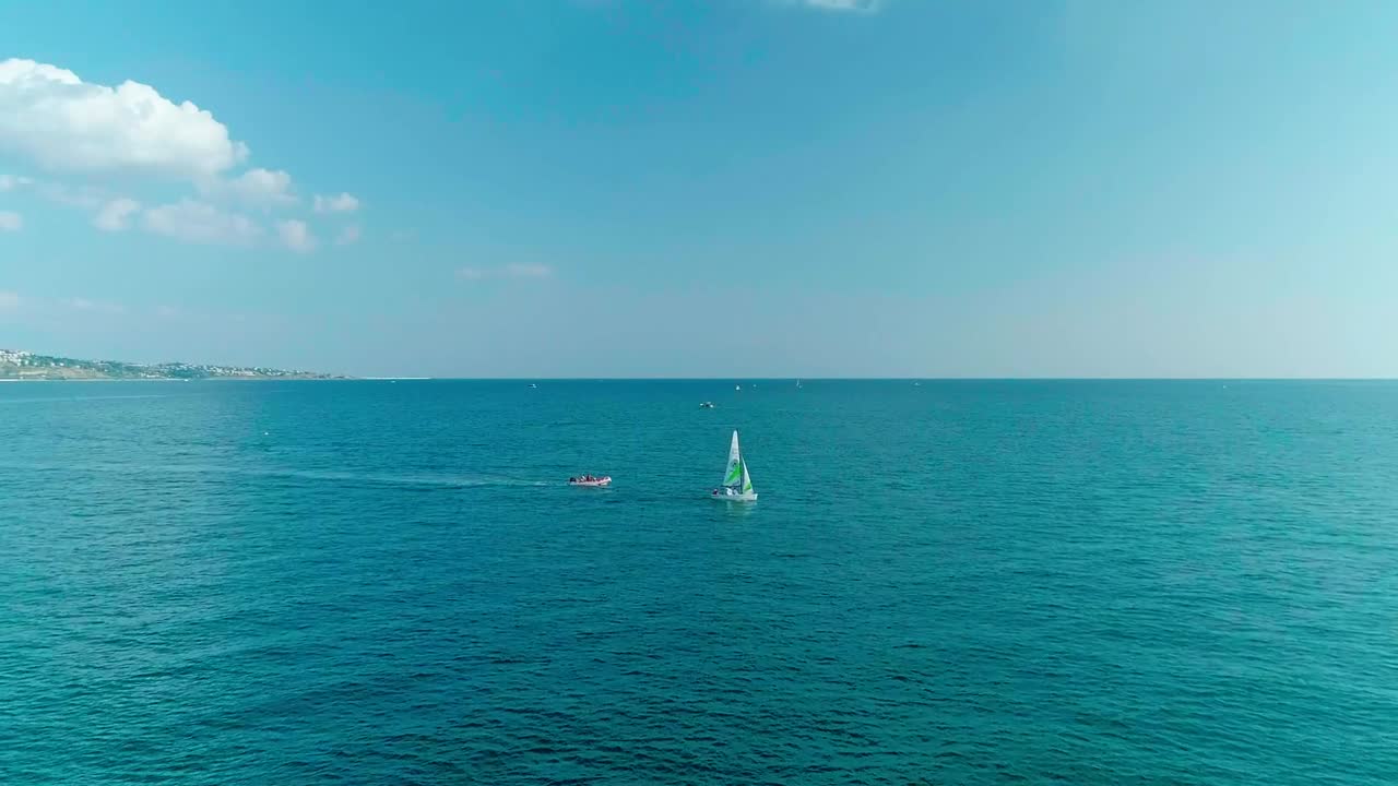 Free Stock Video Sailboat Heading Away From A Beach Live Wallpaper - Free Download