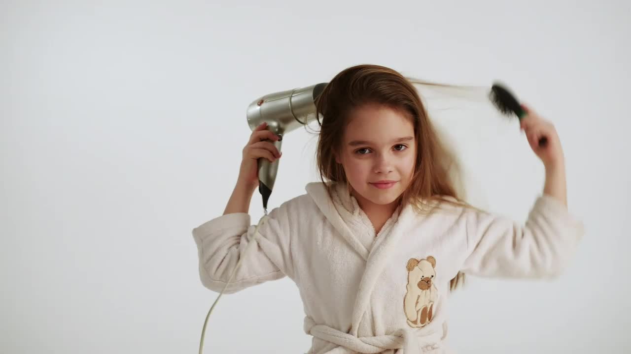 Stock Video Little Girl Combing Her Hair Animated Wallpaper - Free Download