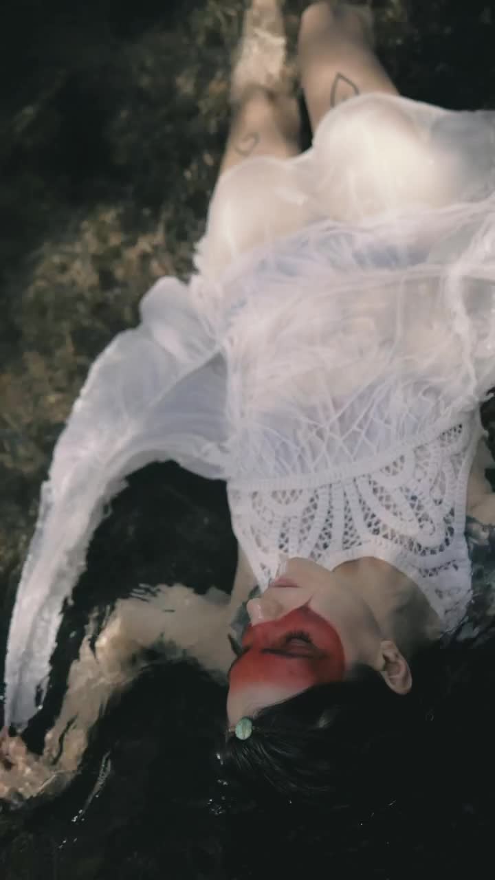 Stock Video Indie Fashion Girl Laying Down On Water Animated Wallpaper - Free Download