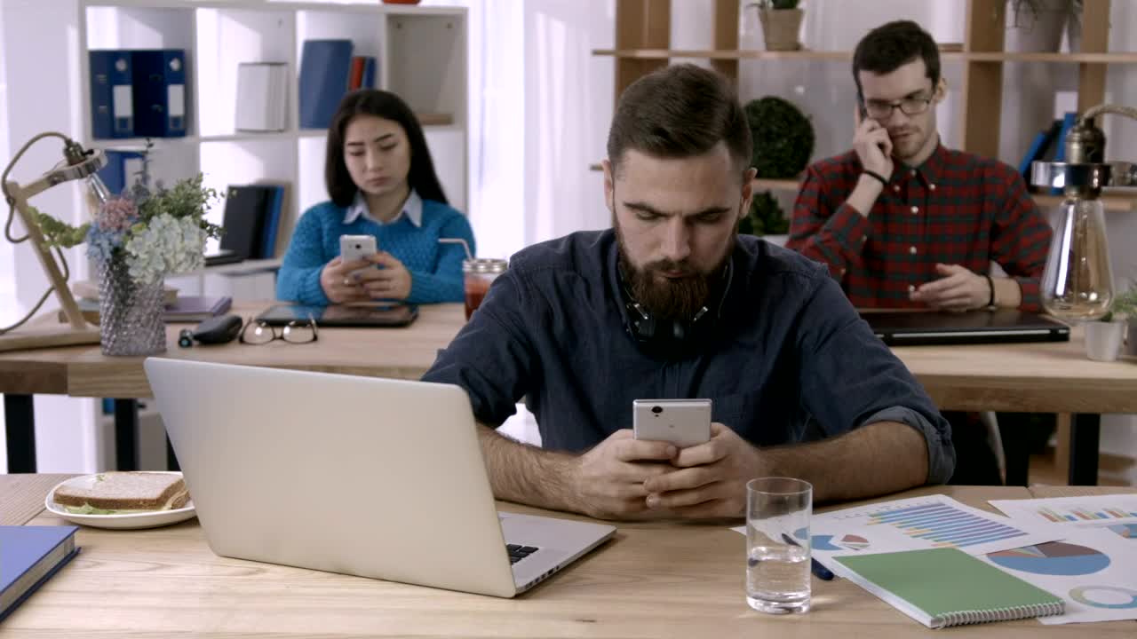 Video Stock Businessman Using His Phone In The Office Live Wallpaper For PC - Free Download
