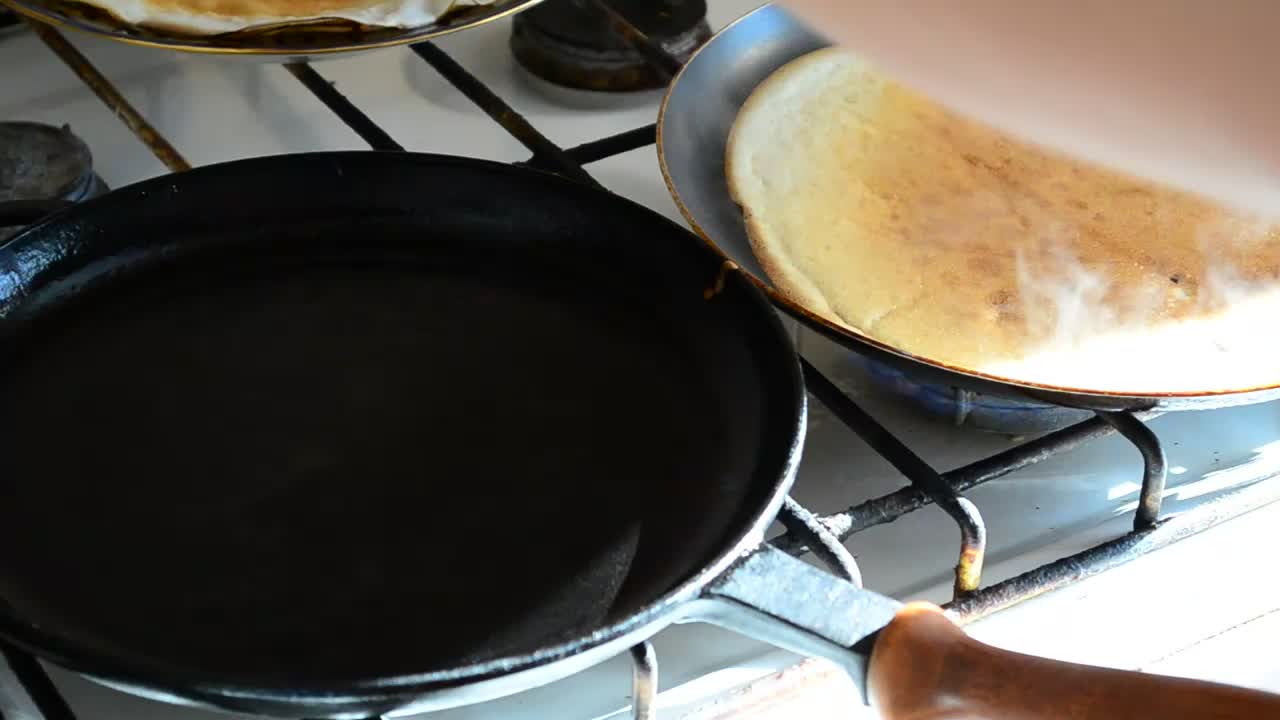 Video Stock Preparing Crepes On A Stove Live Wallpaper Free - Free Download