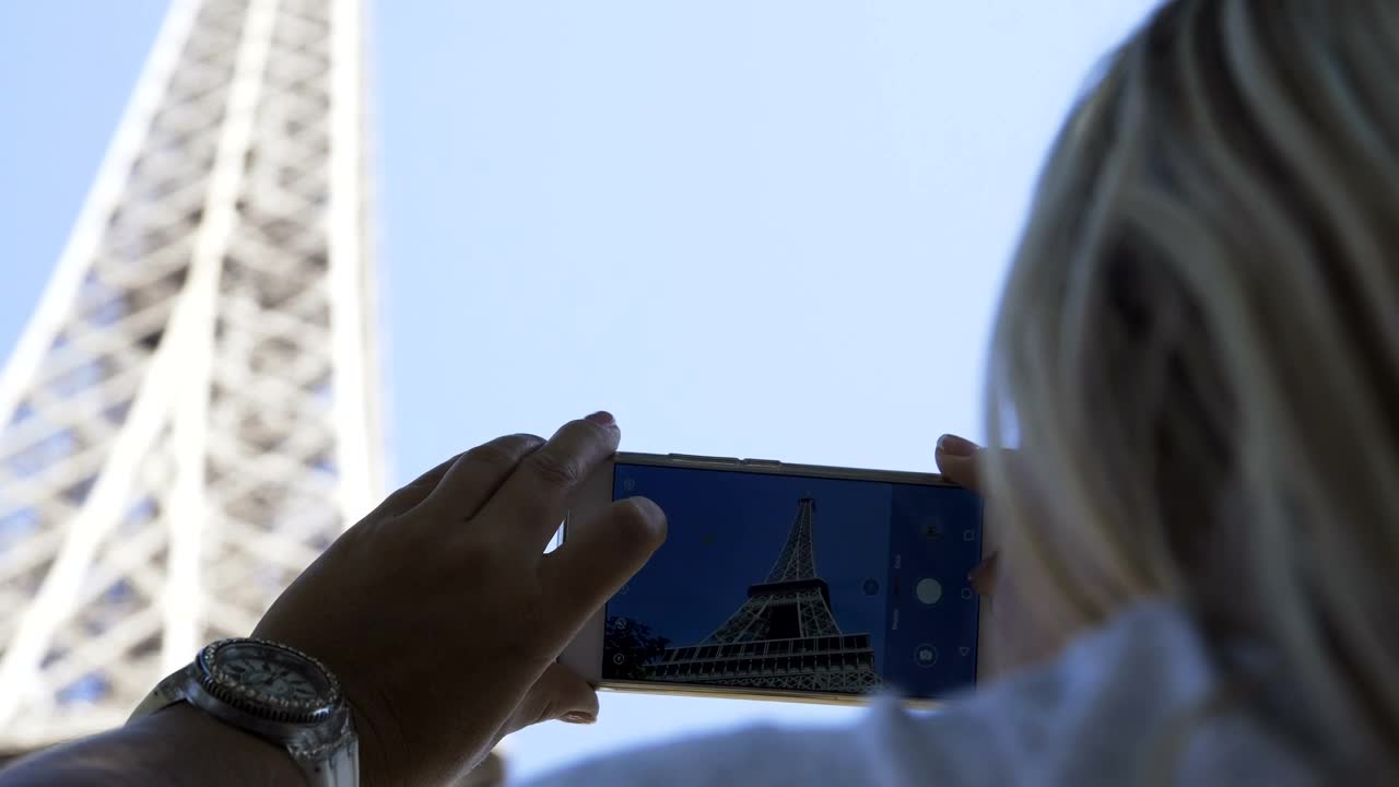 Free Video Stock taking a picture of the eiffel tower with phone Live Wallpaper - Free Download