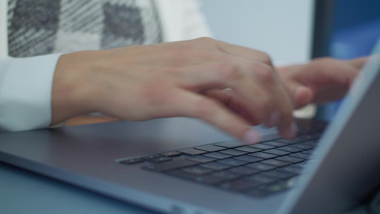 Free Stock Video Woman Finishes Working On Her Computer Live Wallpaper - Free Download