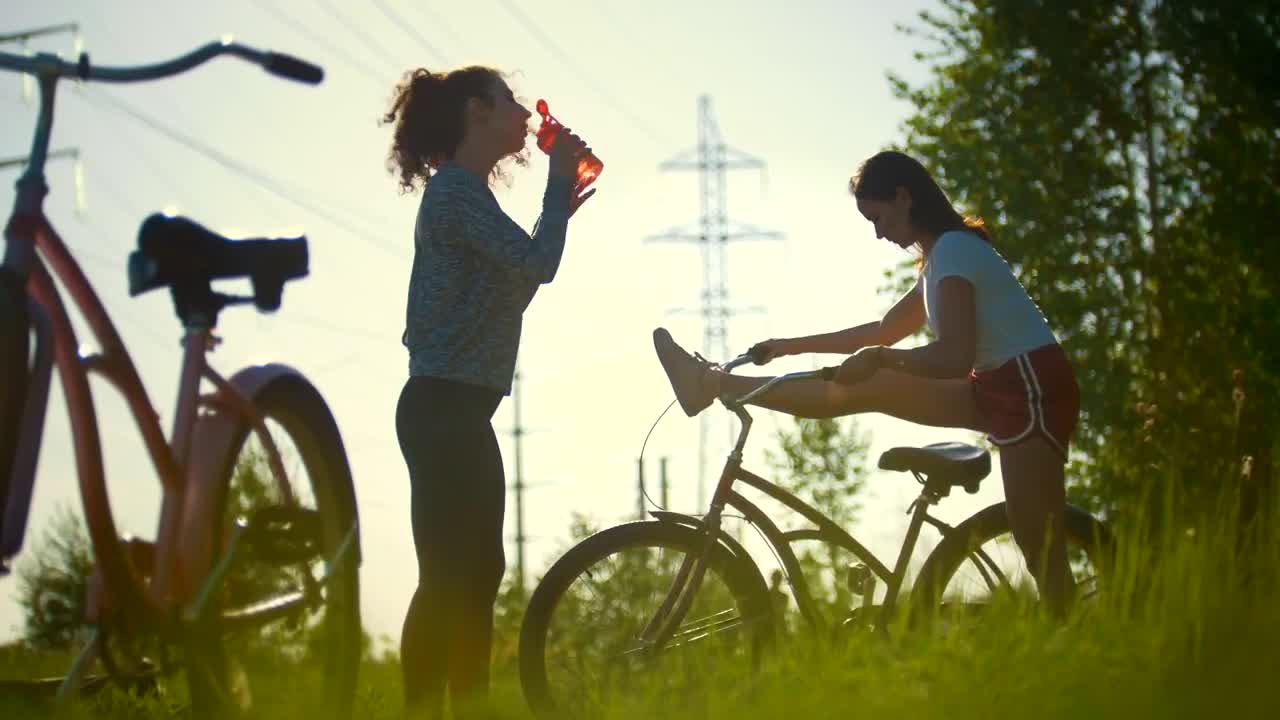 Free Stock Video Two Cyclist Resting In Nature Live Wallpaper - Free Download