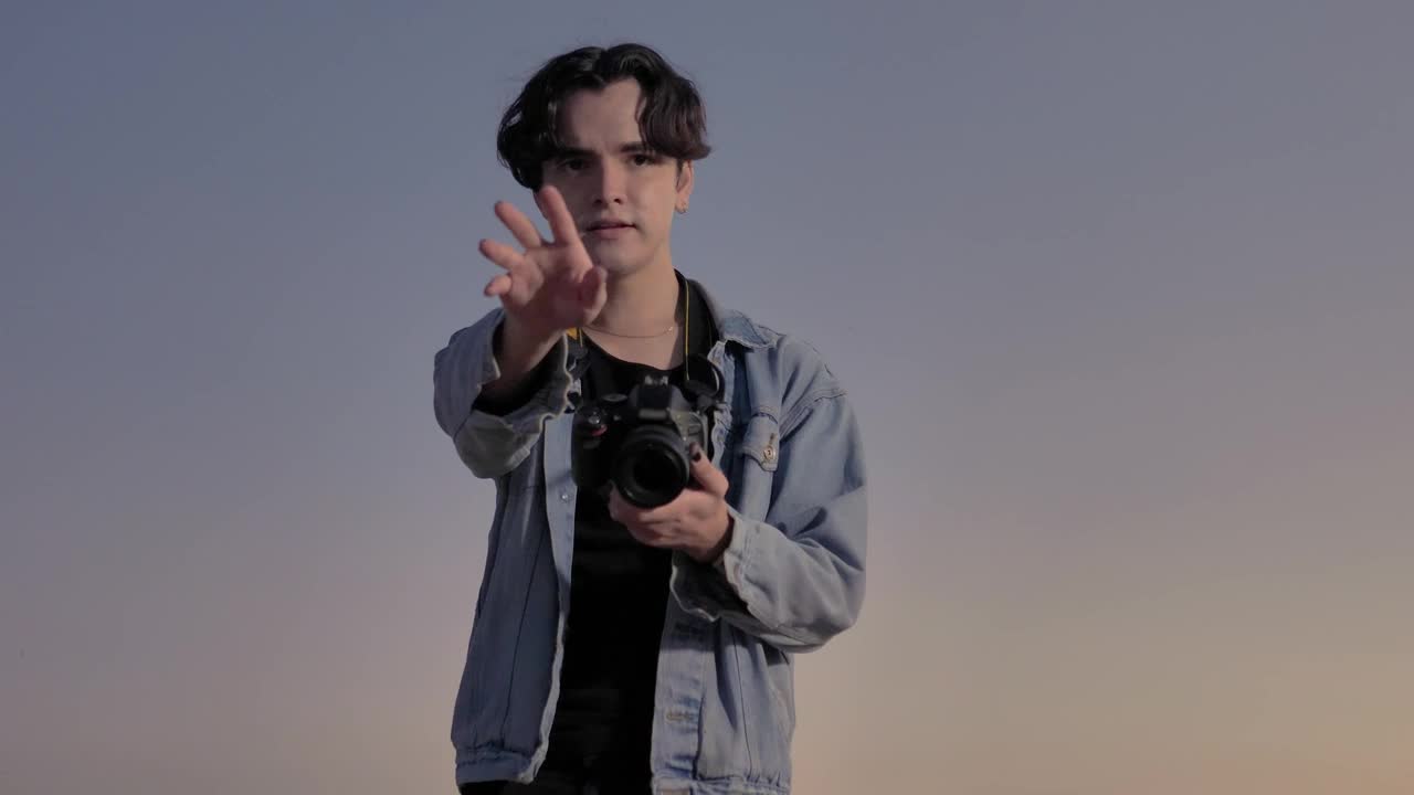 Free Stock Video Young Photographer Giving Directions To A Model Live Wallpaper - Free Download