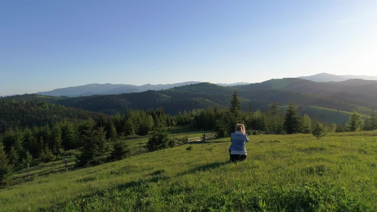 Video Stock Photographer Taking Pictures Of The Forest Live Wallpaper Free - Free Download