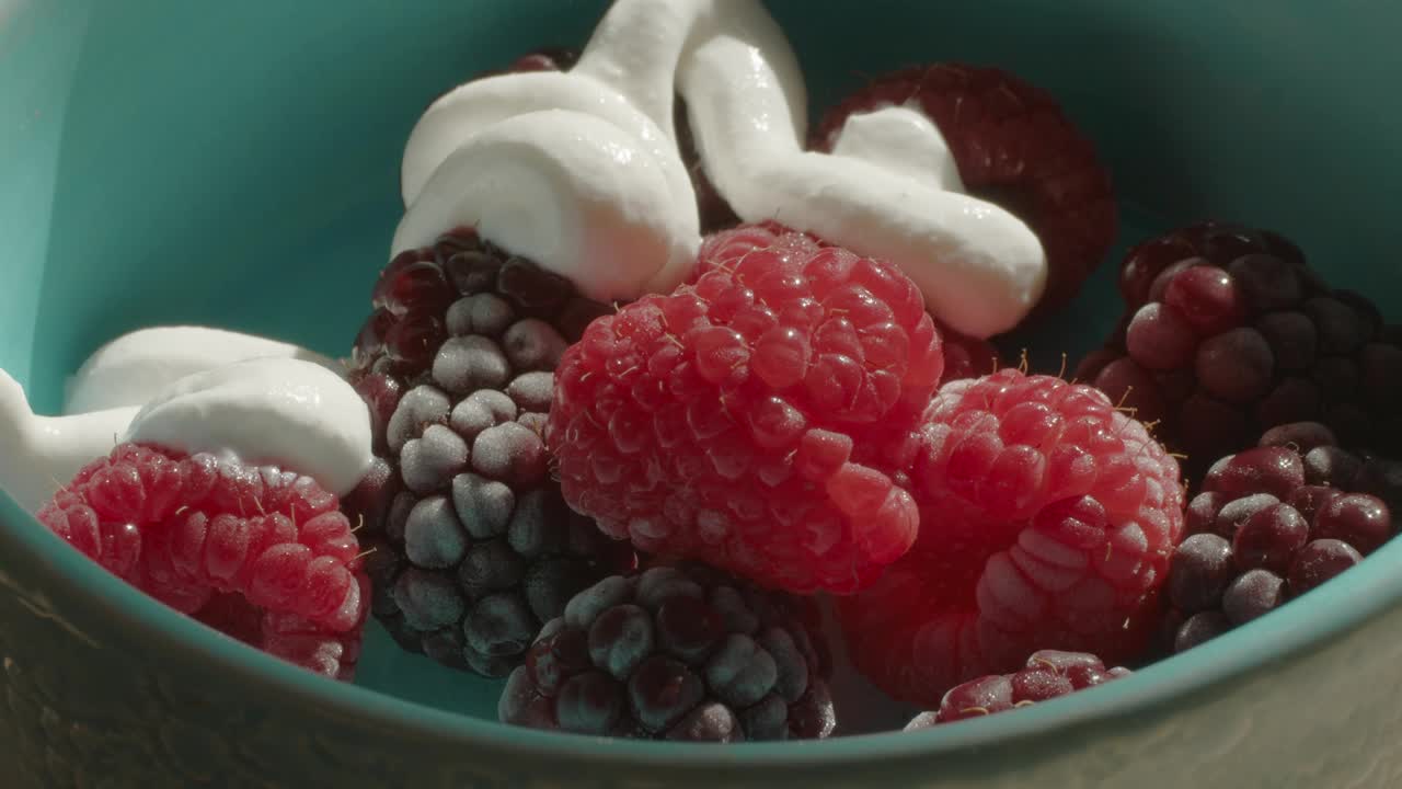 Video Stock Raspberries With Frozen Cream Live Wallpaper Free - Free Download