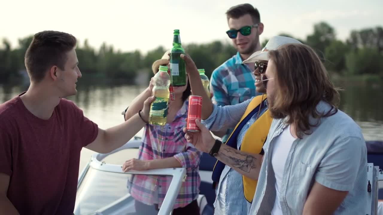 Video Stock Cheerful Friends Taking A Selfie On A Boat Live Wallpaper For PC - Free Download