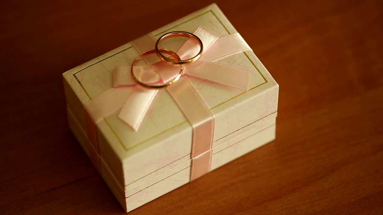 Free Stock Video Wedding Rings On Its Box Live Wallpaper - Free Download