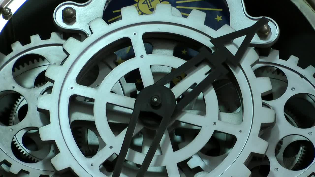 Video Stock Clock With Visible Nuts Live Wallpaper For PC - Free Download