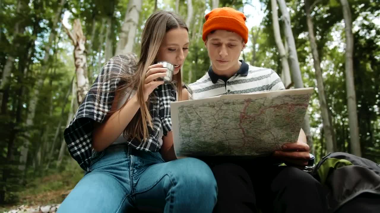 Stock Video Hiking Couple Resting And Looking At Map Animated Wallpaper - Free Download