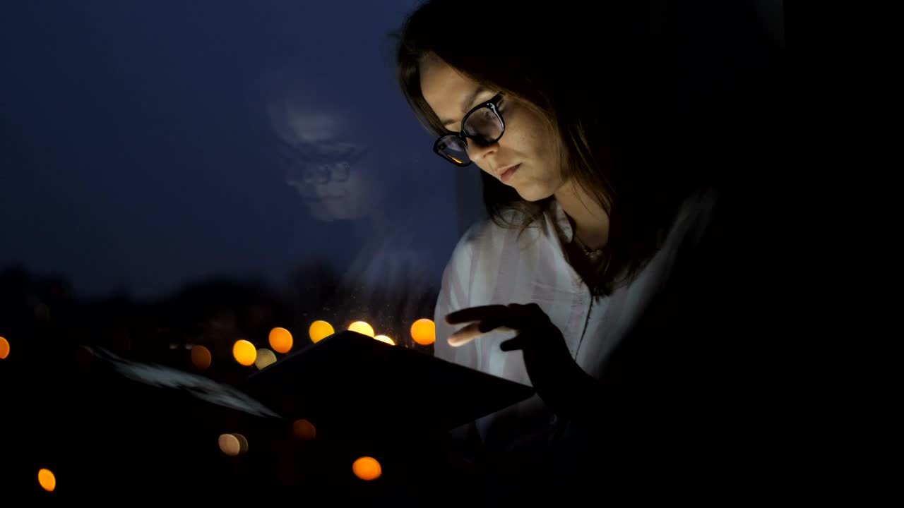 Stock Video Lonely Person Scrolling In A Tablet Animated Wallpaper - Free Download
