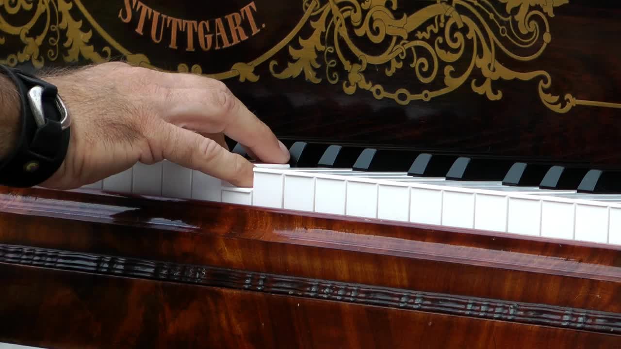Video Stock Pianist Playing A Song Static Shot Live Wallpaper Free - Free Download