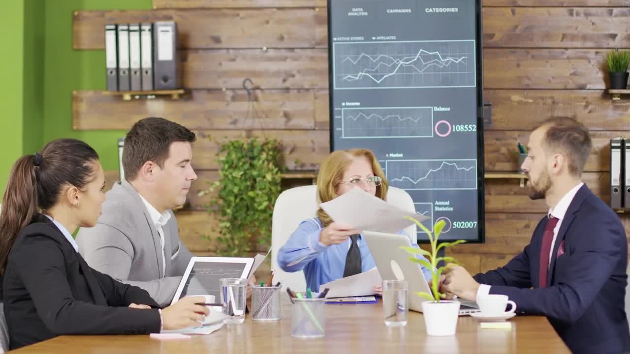 Stock Video Leader Presents Business Plan To Team At Meeting Animated Wallpaper - Free Download