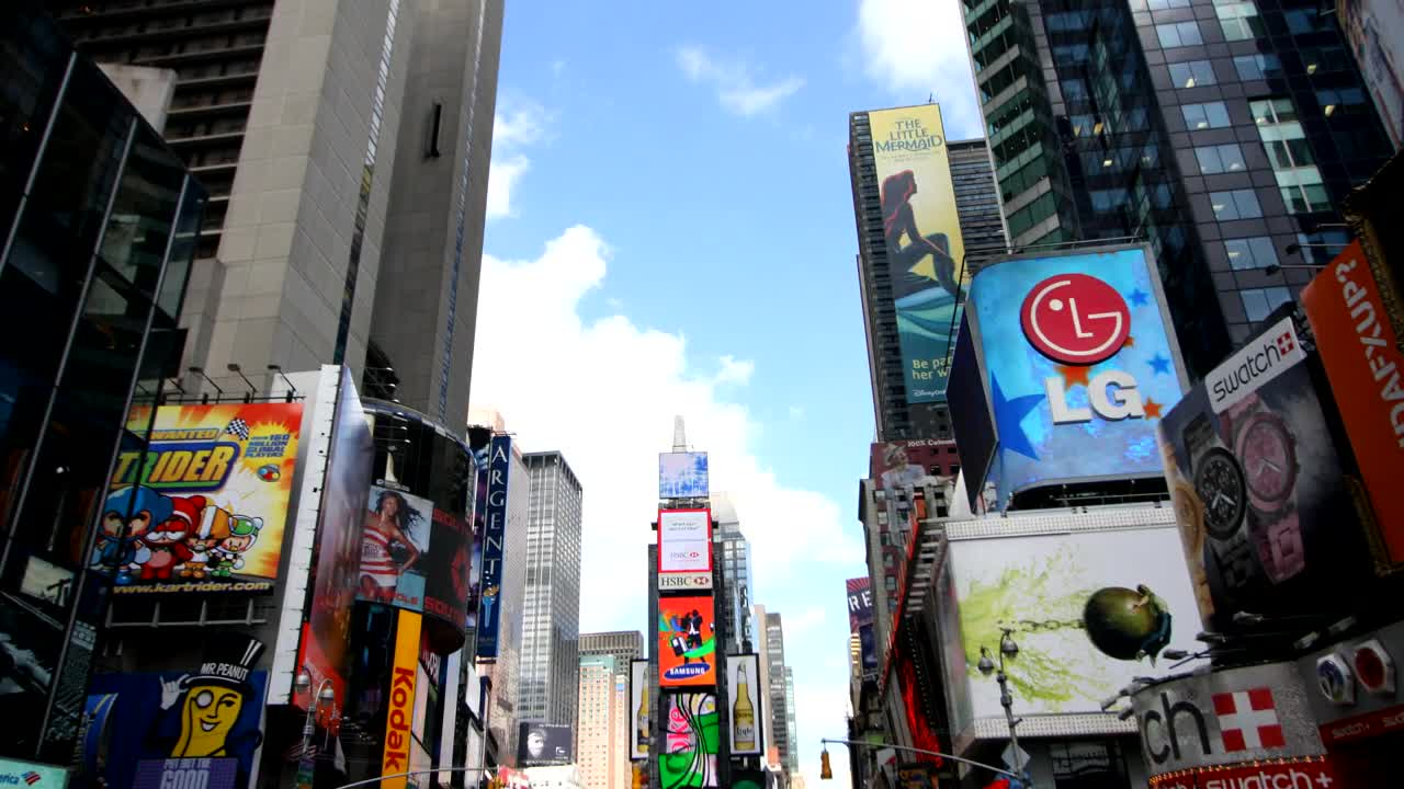 Video Stock Center Of The Street In Times Square Live Wallpaper For PC - Free Download