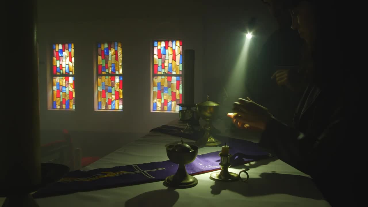 Free Stock Video Treasure Hunters Looting A Church Live Wallpaper - Free Download