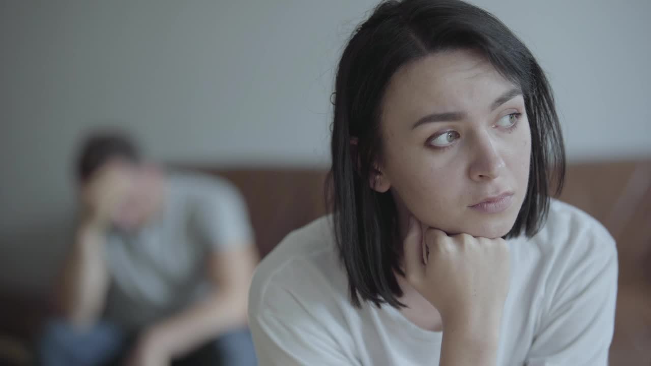 Stock Video Man And Woman Upset After Having Argued Animated Wallpaper - Free Download