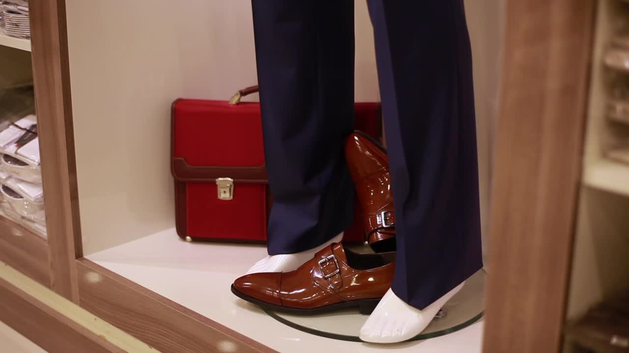 Stock Video Man Shopping Shoes At A Stor Animated Wallpaper - Free Download
