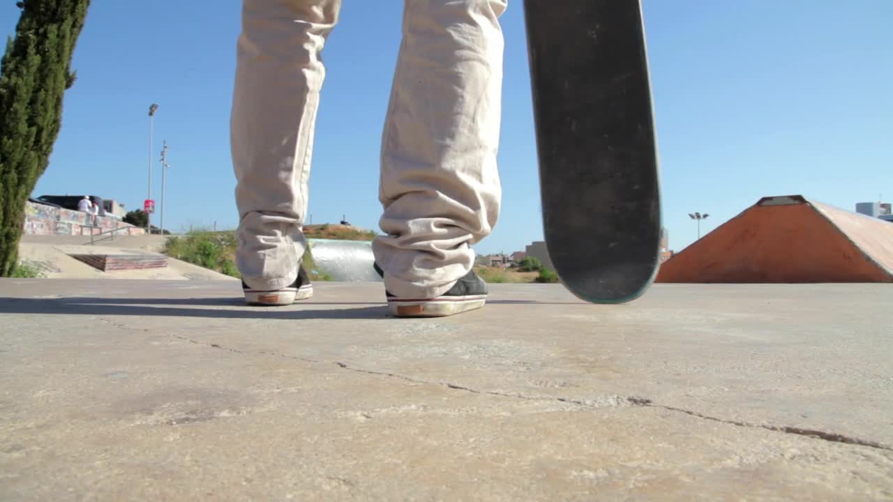 Free Stock Video Skateboarder Doing A Kickflip Live Wallpaper - Free Download
