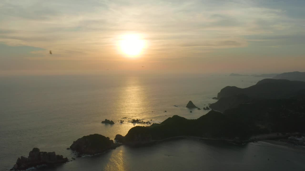 Free Video Stock sunset on the horizon of the sea from the coast Live Wallpaper - Free Download