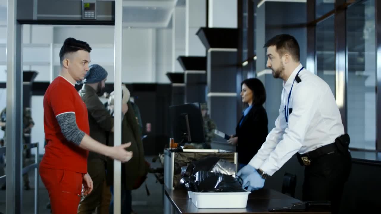 Video Stock Recovering Belongings At The Airport Security Live Wallpaper Free - Free Download