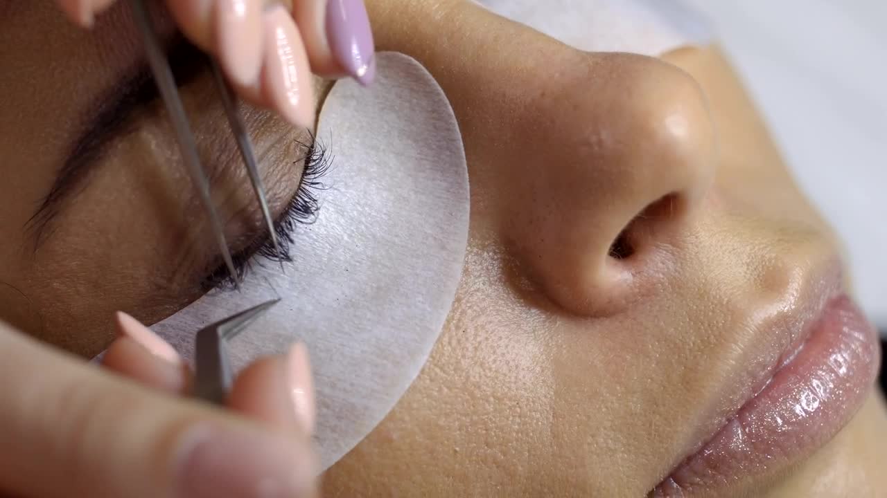 Video Stock Placing False Eyelashes Seen In Detail Live Wallpaper Free - Free Download