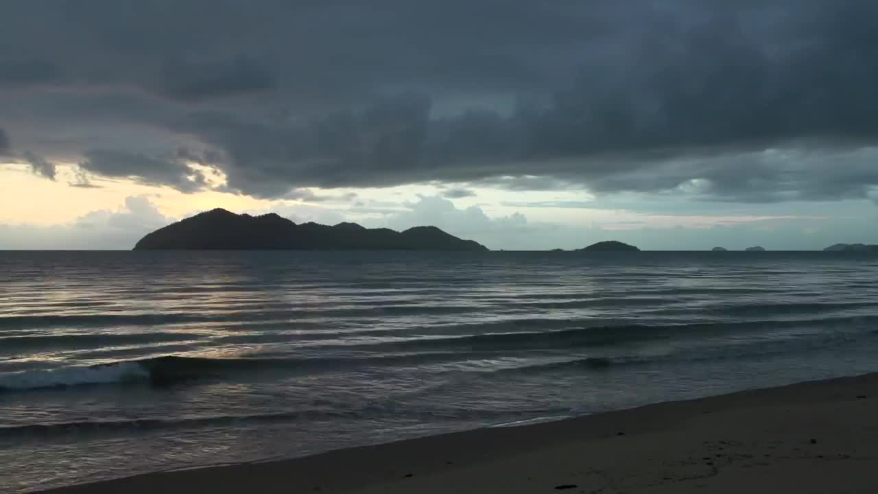 Free Video Stock sunrise time lapse on a cloudy day at the beach Live Wallpaper - Free Download