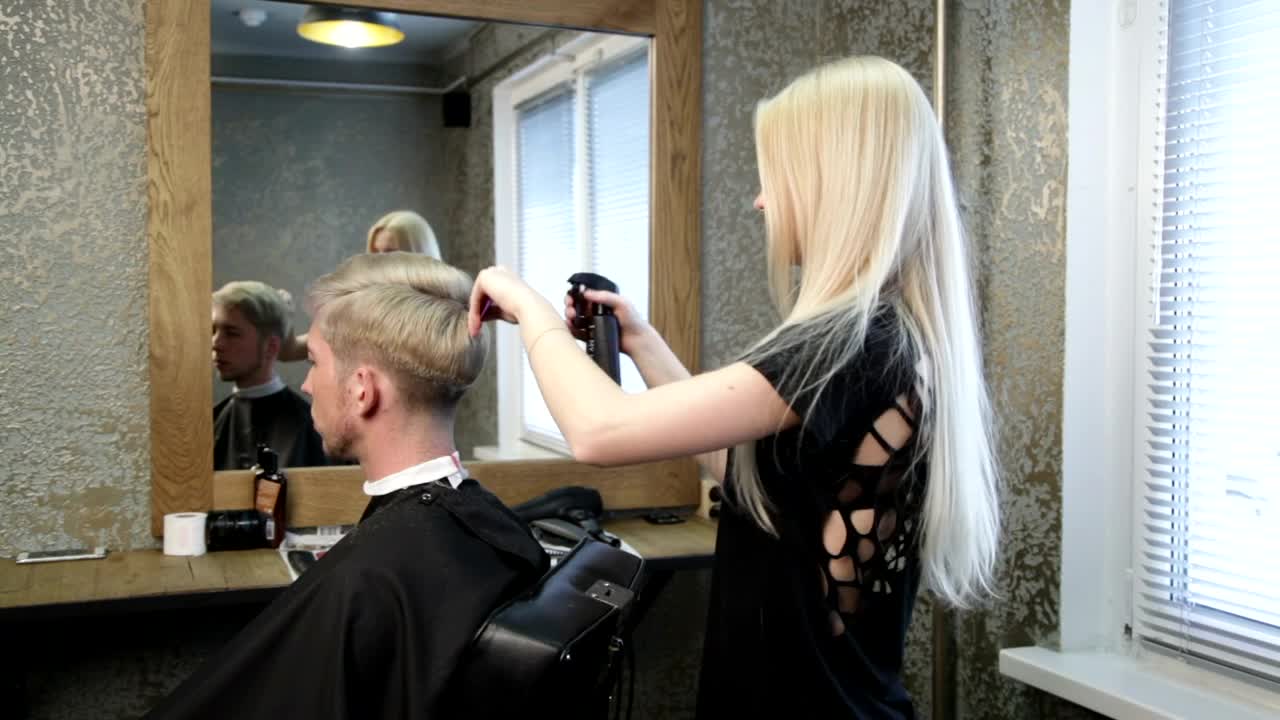 Stock Video Combing Hair With A Spray Bottle Live Wallpaper For PC - Free Download