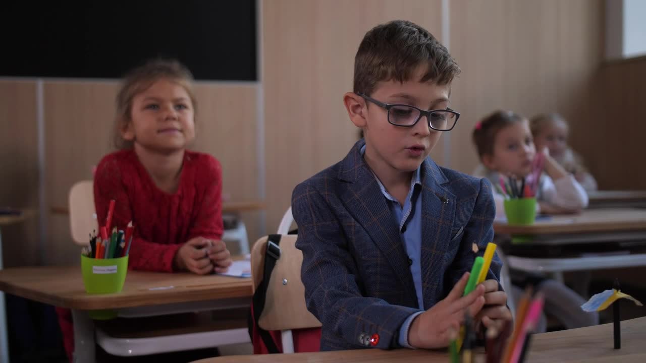 Stock Video Kids Focusing In Class Animated Wallpaper - Free Download
