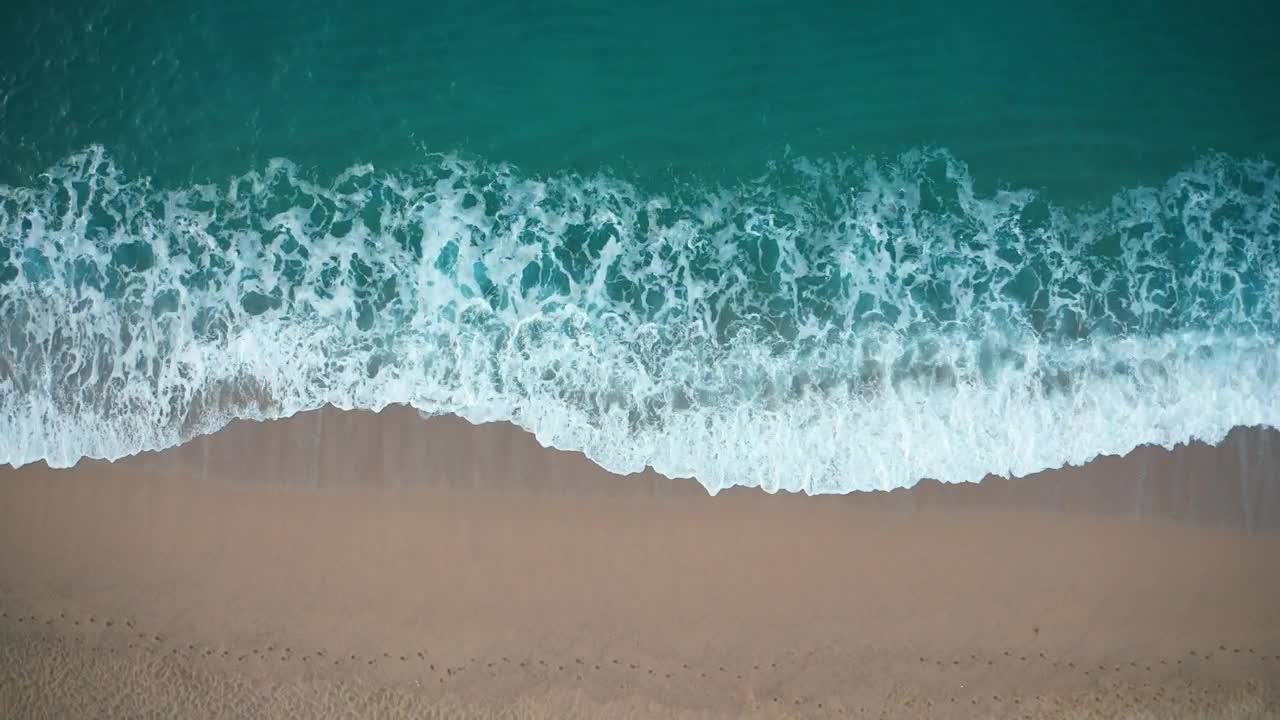 Stock Video Beautiful Waves Breaking On Golden Sand Live Wallpaper For PC - Free Download