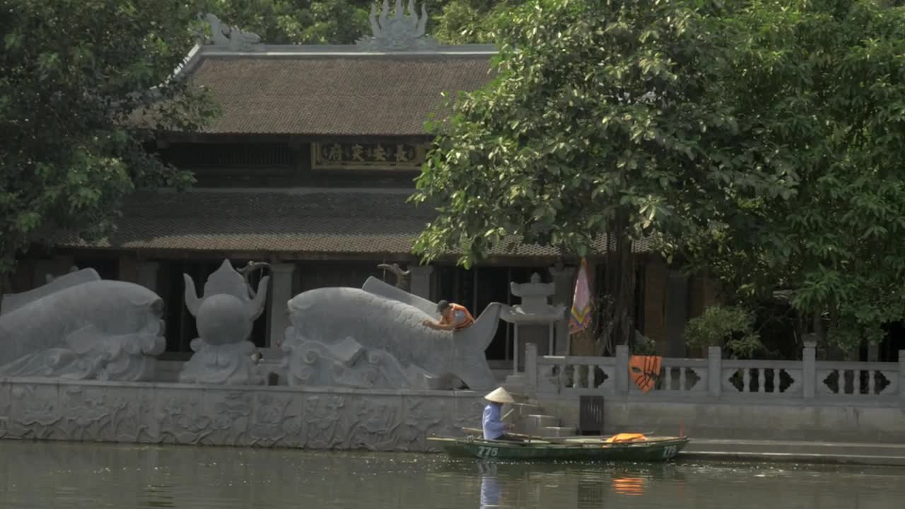 Free Video Stock Small Boat In A Hanoi River Live Wallpaper - Free Download