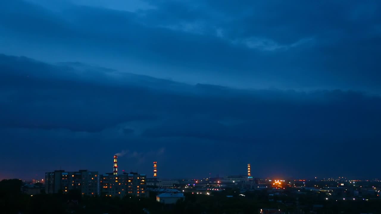 Free Video Stock thunderstorm in the city Live Wallpaper - Free Download
