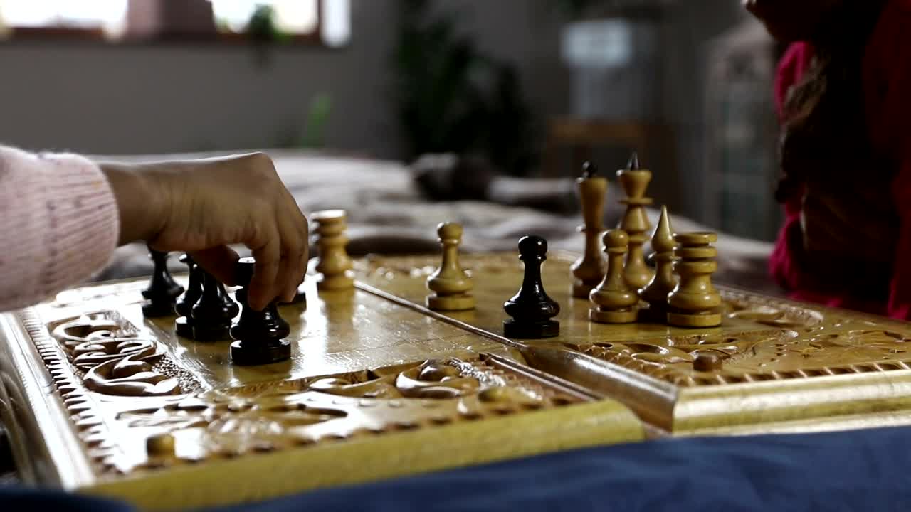 Video Stock Playing A Game Of Chess Using An Old Board Live Wallpaper Free - Free Download