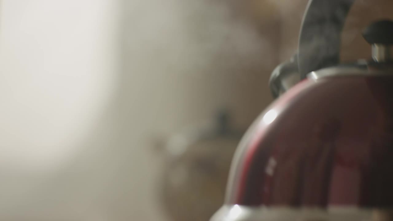 Video Stock Pouring Hot Water From A Kettle Live Wallpaper Free - Free Download