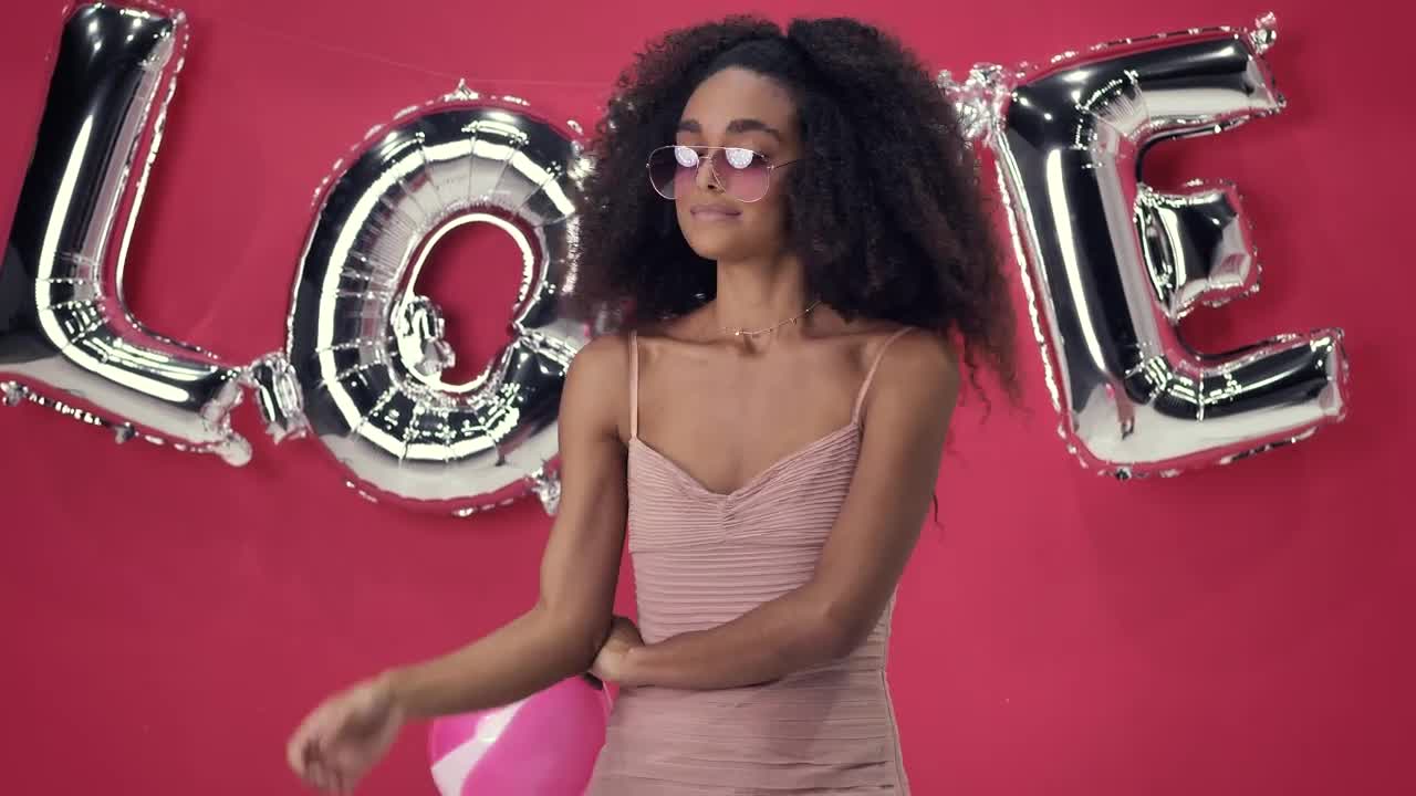 Free Stock Video Woman In Sunglasses Smiling In Front Of Love Letter Balloons Live Wallpaper - Free Download
