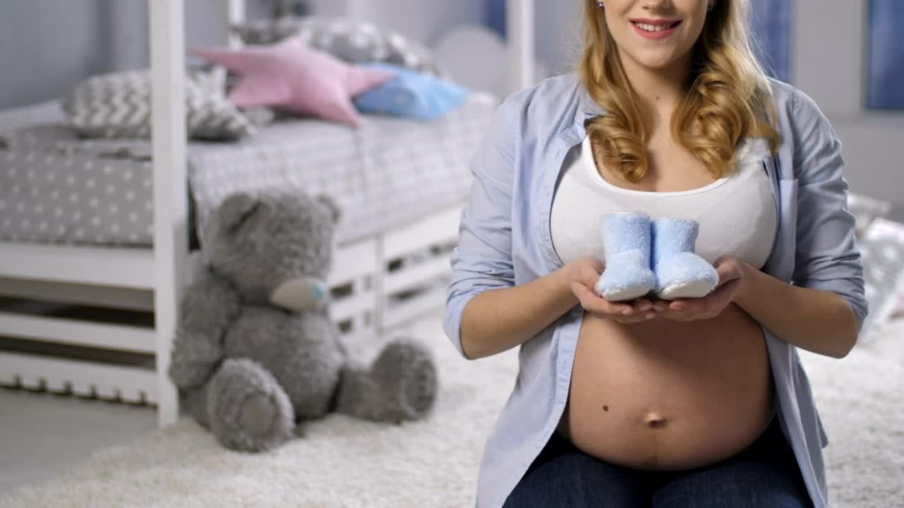Video Stock Pregnant Woman Holding Baby Shoes Live Wallpaper Free - Free Download